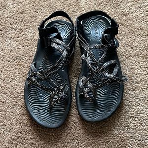 Black Gently Used Z2 CHACOS